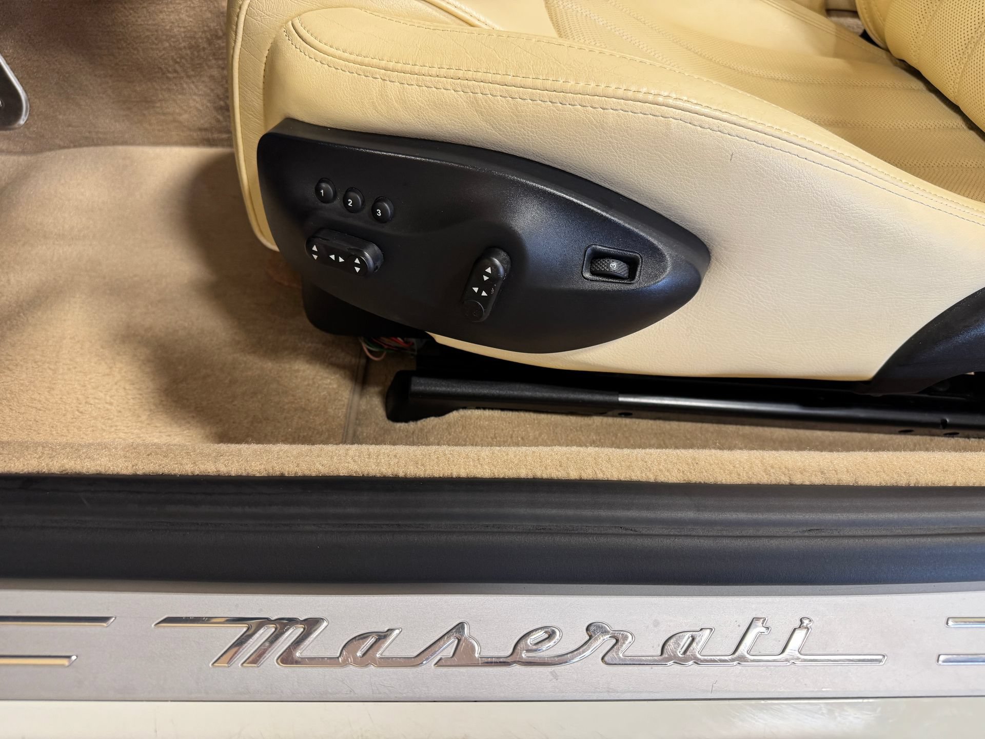 Used 2011 Maserati GranTurismo Convertible RWD image 44