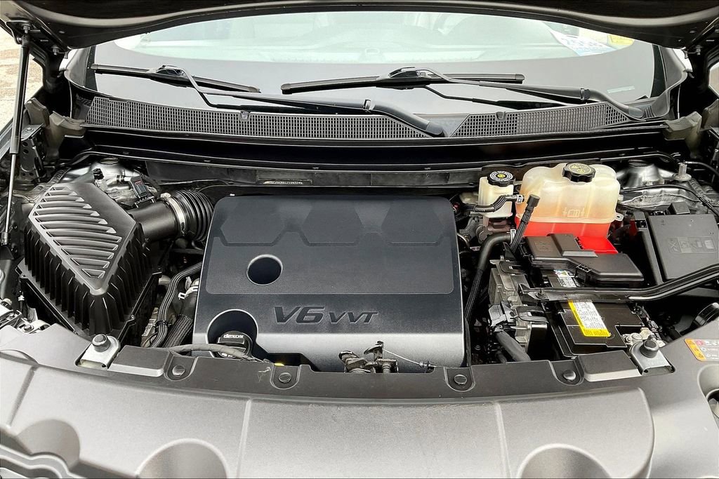 Used 2020 Chevrolet Traverse LT w/ LT Premium Package image 9