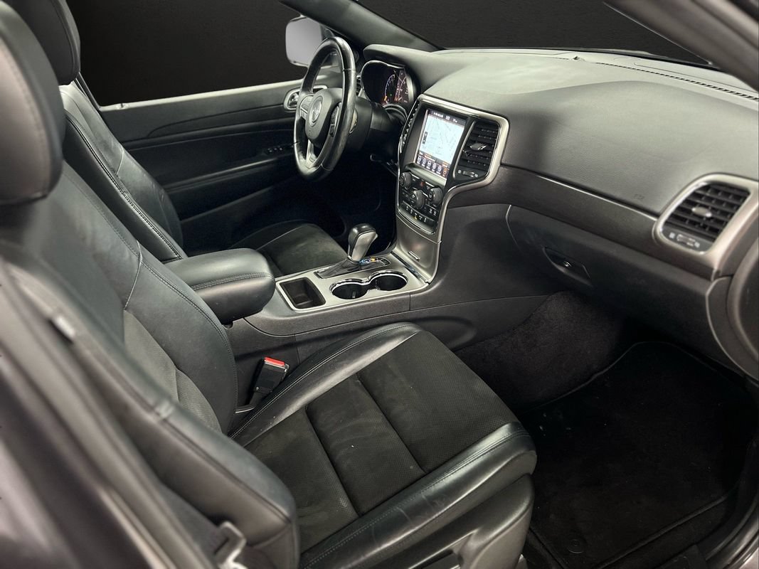 Used 2018 Jeep Grand Cherokee Altitude AWD/4WD image 16