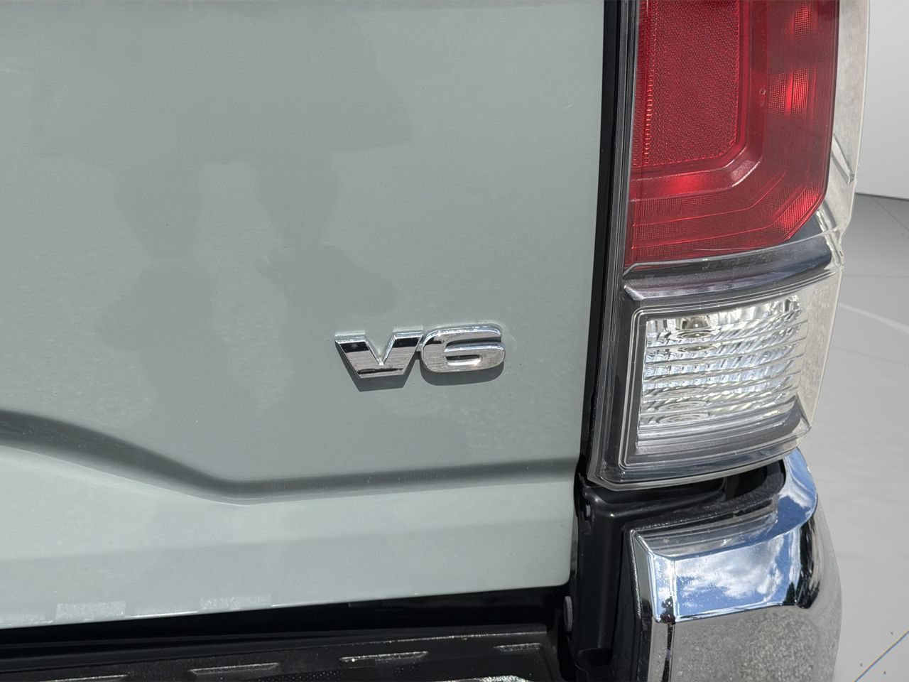 Used 2022 Toyota Tacoma TRD Off-Road AWD/4WD image 9