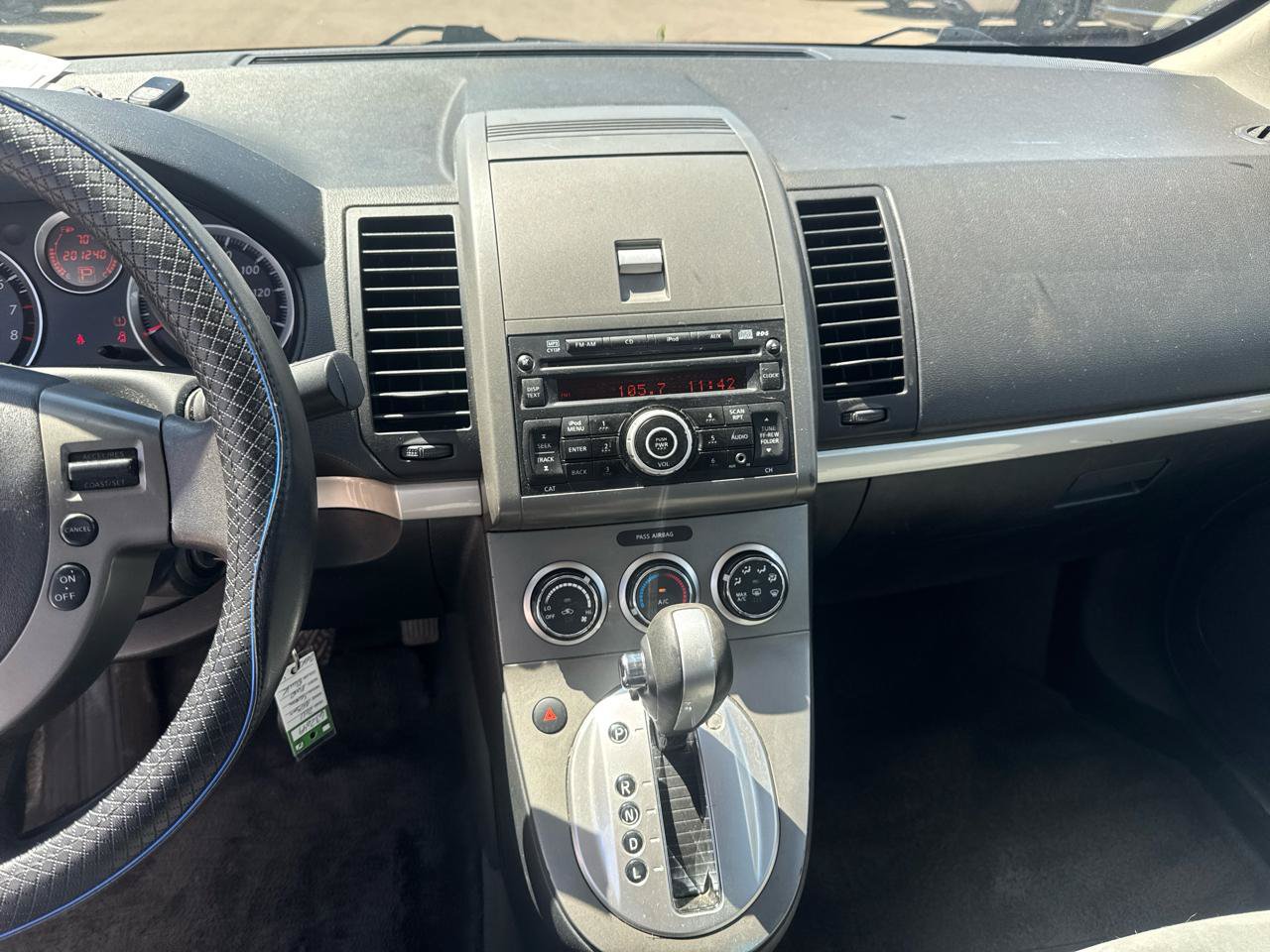 Used 2011 Nissan Sentra 2.0 SR FWD image 10