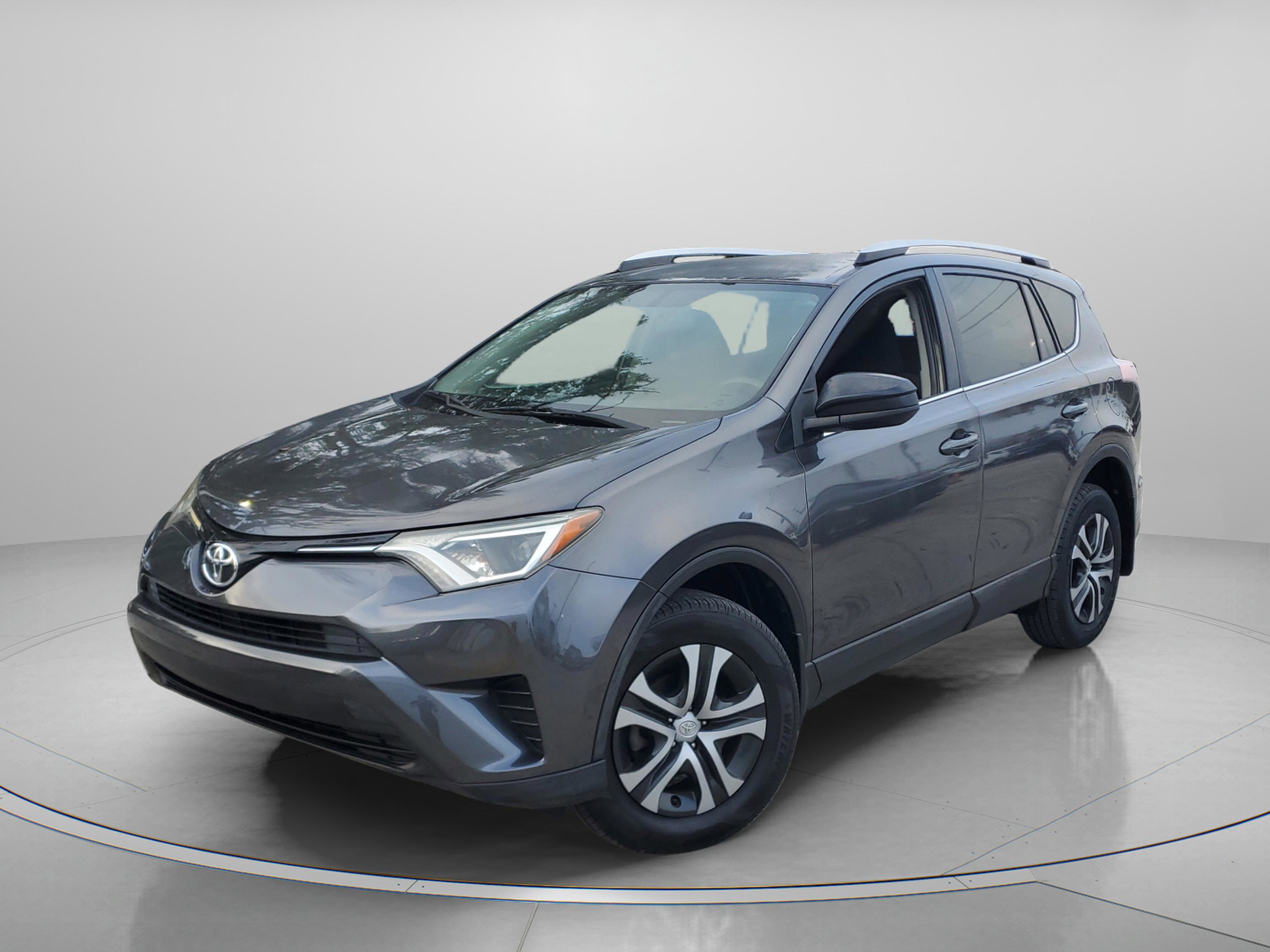 Used 2016 Toyota RAV4 LE image 2