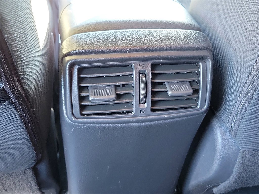 Used 2018 Nissan Rogue SV w/ Premium Package image 19