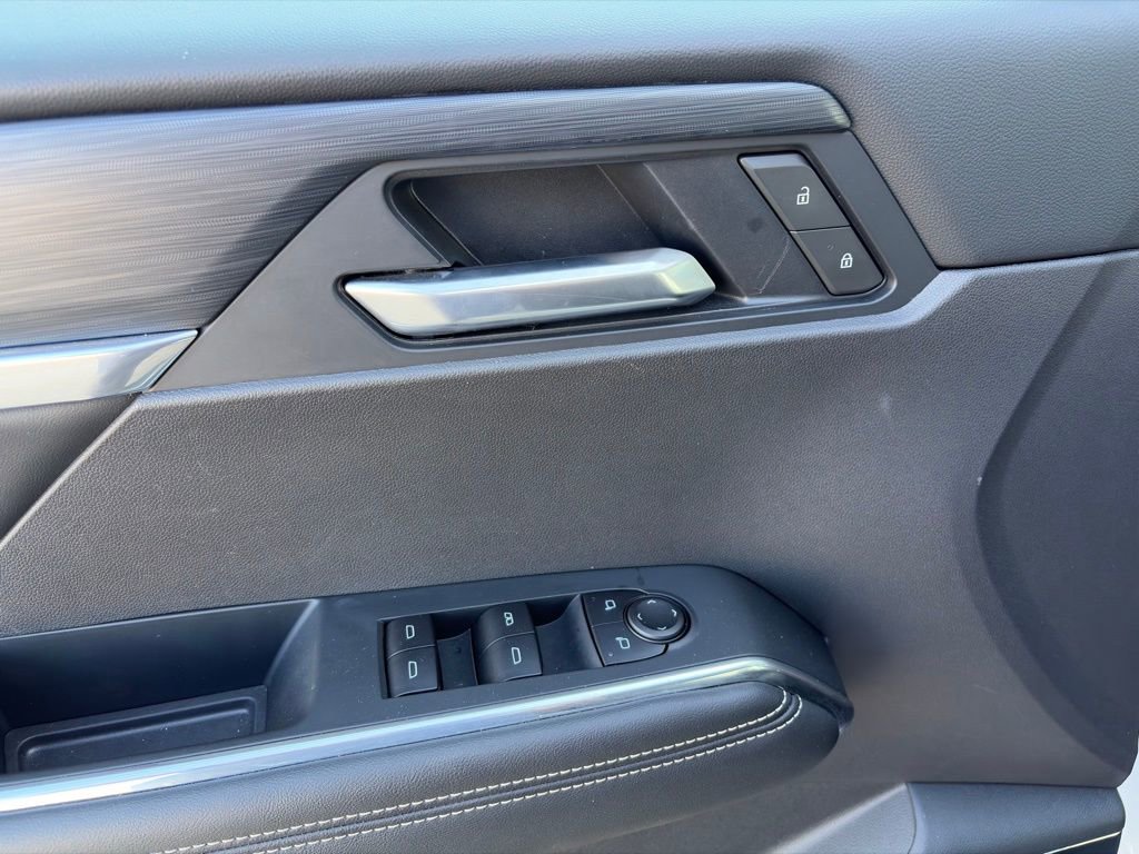 Used 2025 GMC Acadia Elevation image 15