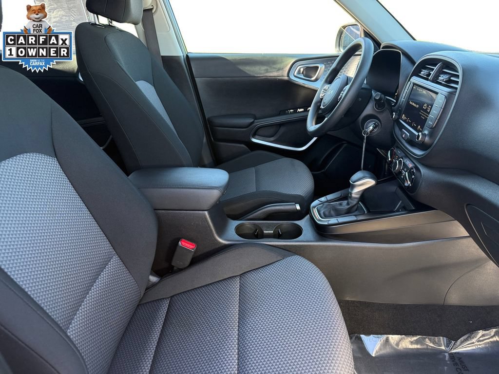 Certified 2025 Kia Soul LX w/ LX Technology Package FWD image 15