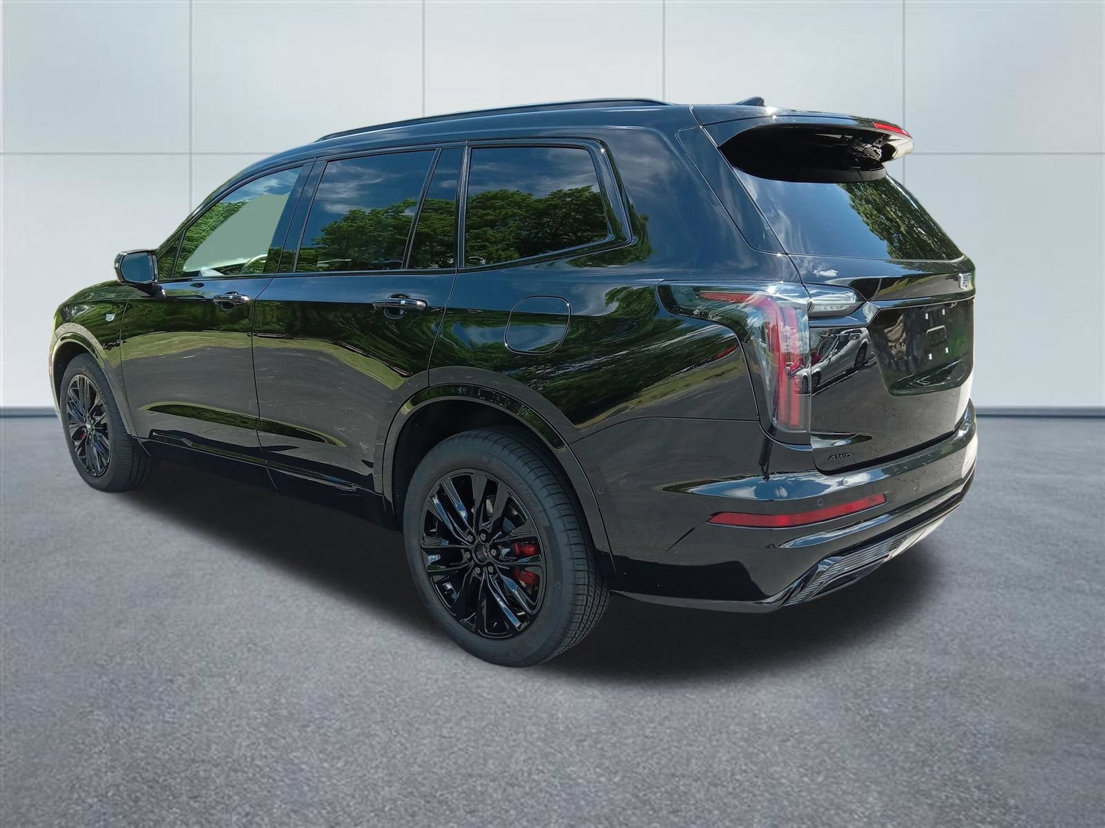 Used 2024 Cadillac XT6 Sport w/ LPO, ONYX Package AWD/4WD image 3
