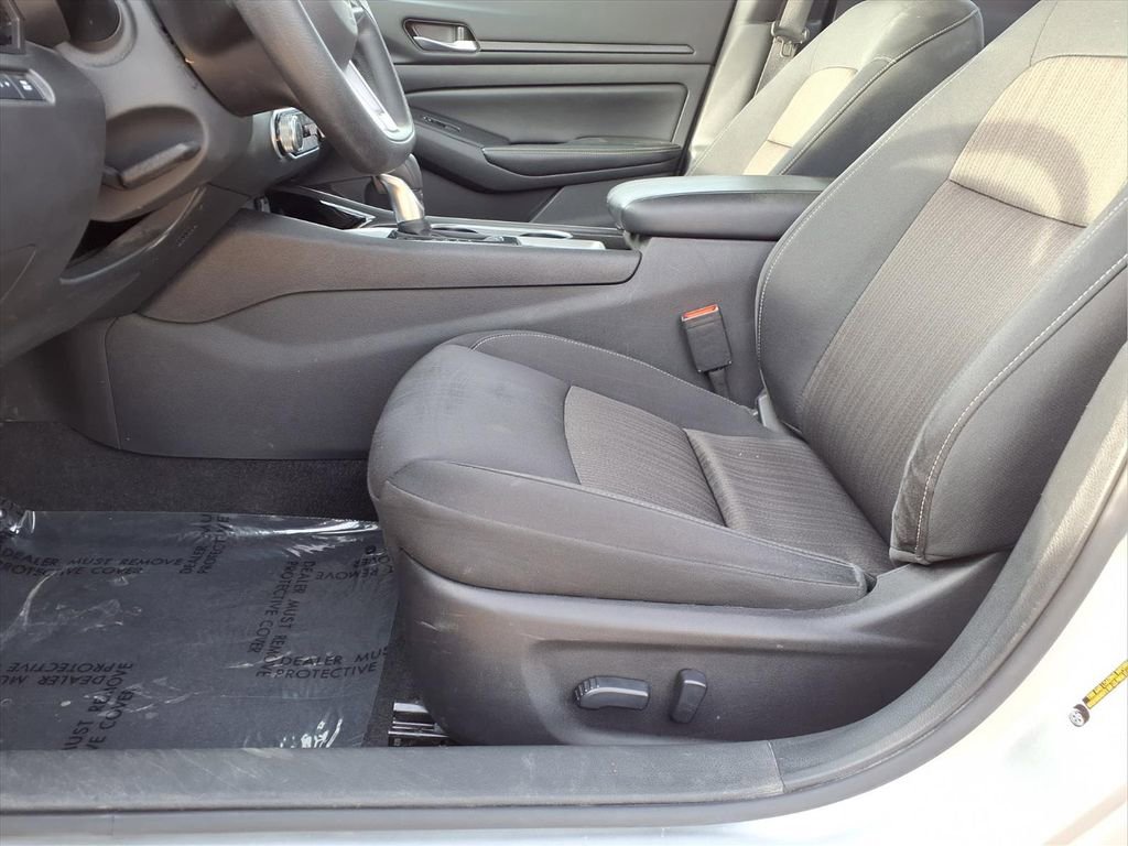 Used 2024 Nissan Altima 2.5 SV FWD image 22