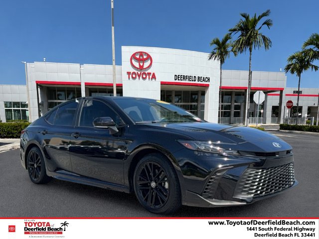 Used 2025 Toyota Camry SE FWD image 1