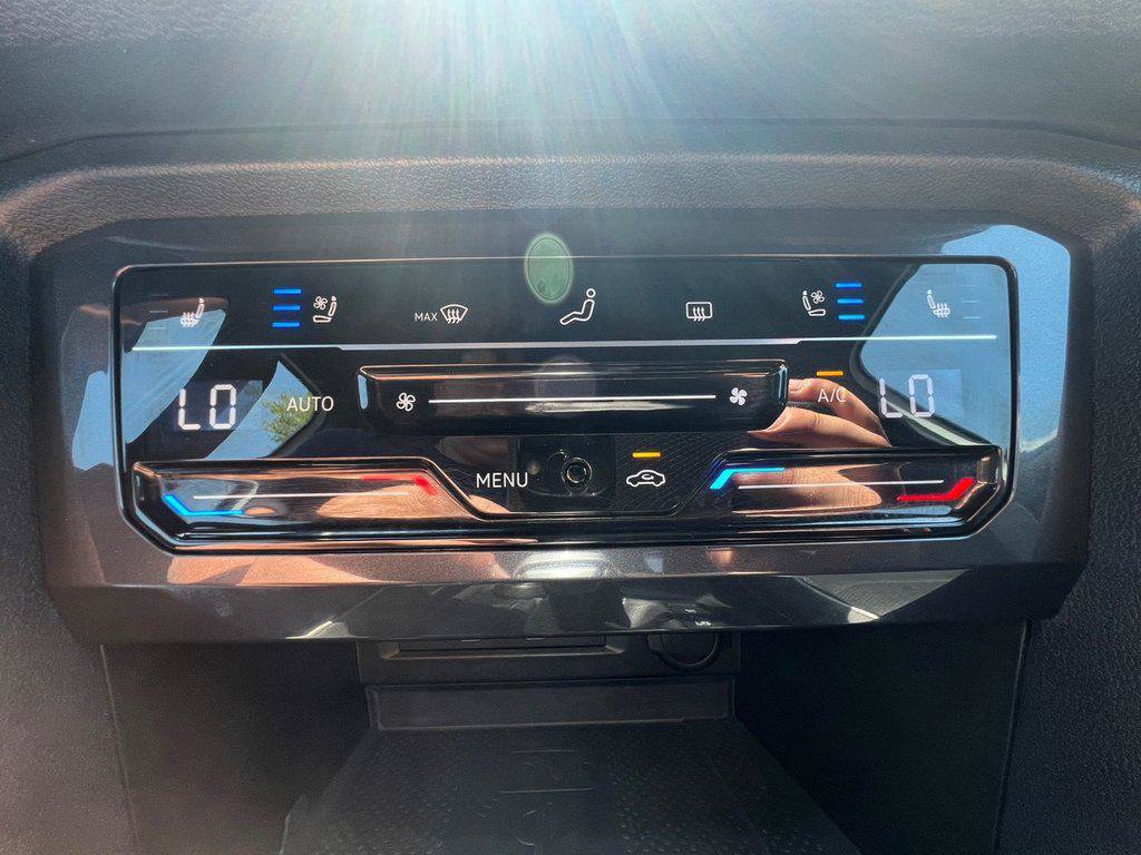 Certified 2022 Volkswagen Tiguan SEL R-Line AWD/4WD image 17