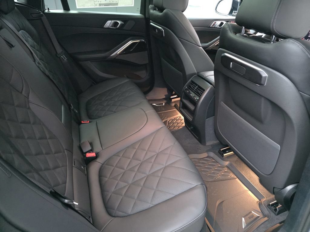 Used 2026 BMW X6 xDrive40i AWD/4WD image 11