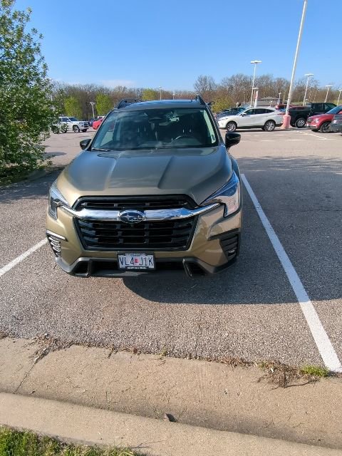 Used 2025 Subaru Ascent Limited AWD/4WD image 3