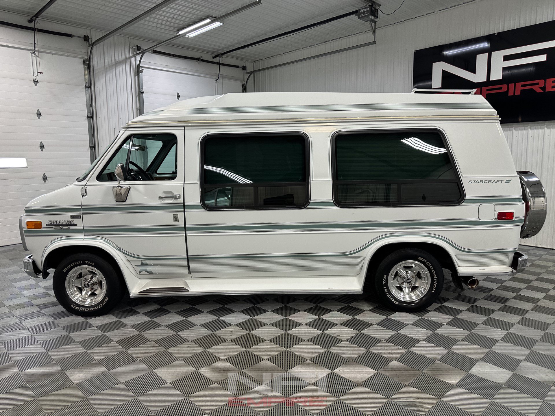 Used 1992 Chevrolet G20 RWD image 2