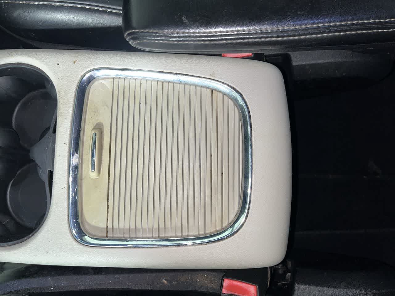 Used 2014 Chrysler Town & Country Touring-L FWD image 20