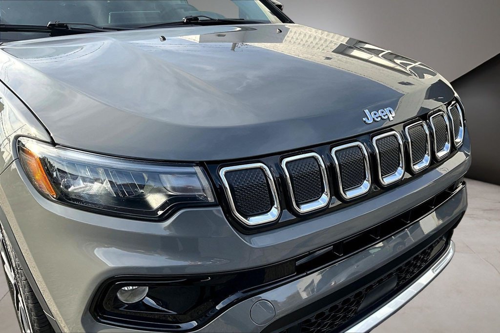 Used 2022 Jeep Compass Limited AWD/4WD image 32