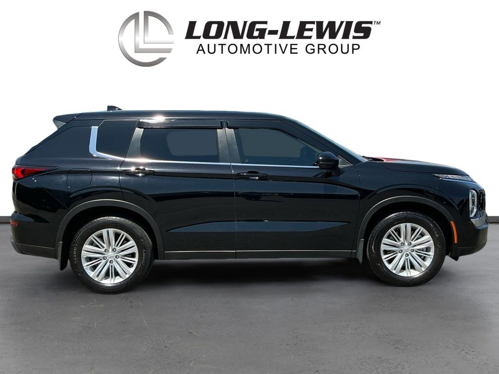 Used 2023 Mitsubishi Outlander ES FWD image 8