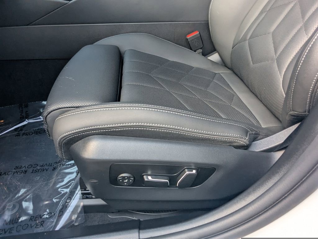 Used 2024 BMW 530i w/ Premium Package image 7