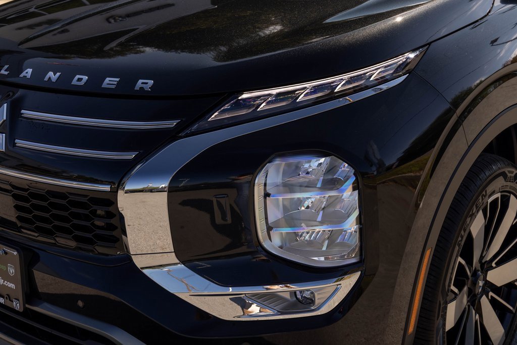 Used 2025 Mitsubishi Outlander SE image 37