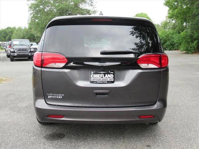 Certified 2023 Chrysler Voyager LX FWD image 6