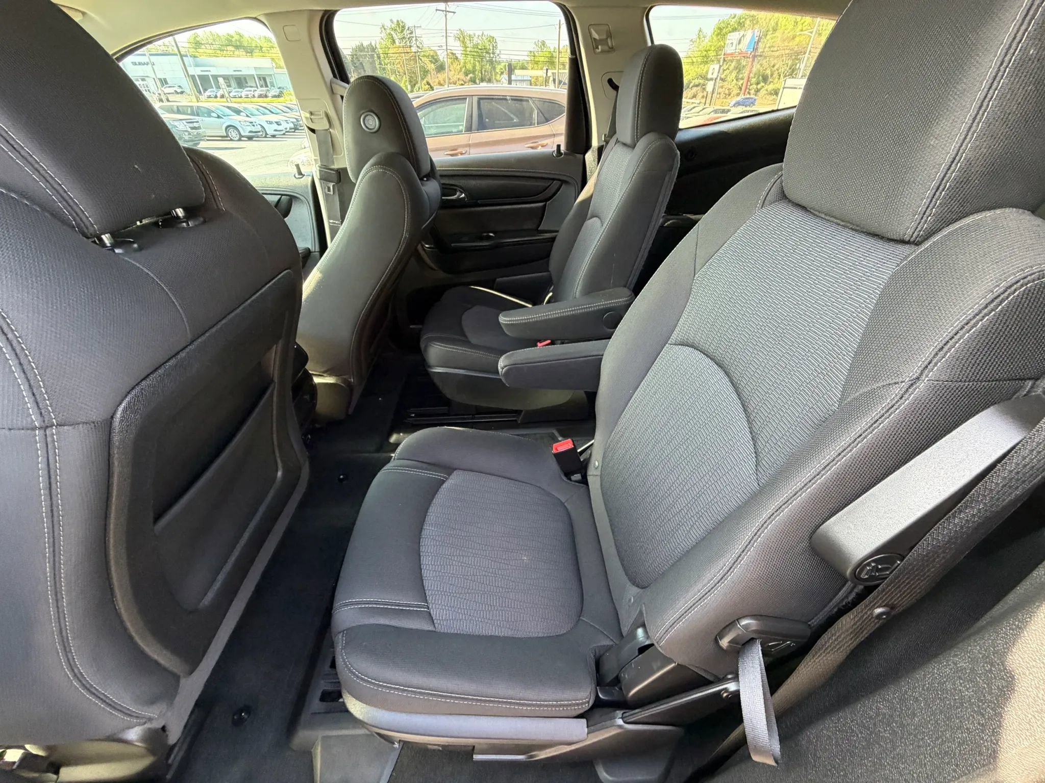 Used 2017 Chevrolet Traverse LT w/ Style and Technology Package FWD image 14