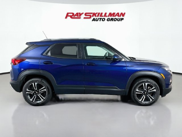Used 2023 Chevrolet TrailBlazer LT w/ LPO, Blackout Package AWD/4WD image 8