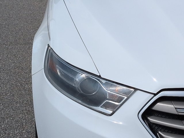 Used 2018 Ford Taurus SE FWD image 10