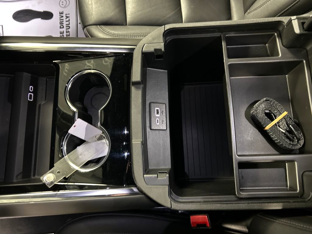 Used 2025 Chevrolet Suburban Z71 image 21