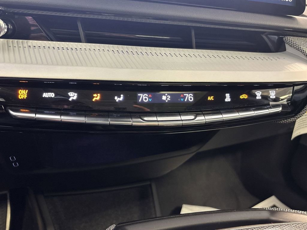 New 2025 Cadillac Optiq Luxury 1 w/ LPO, ONYX Package image 22