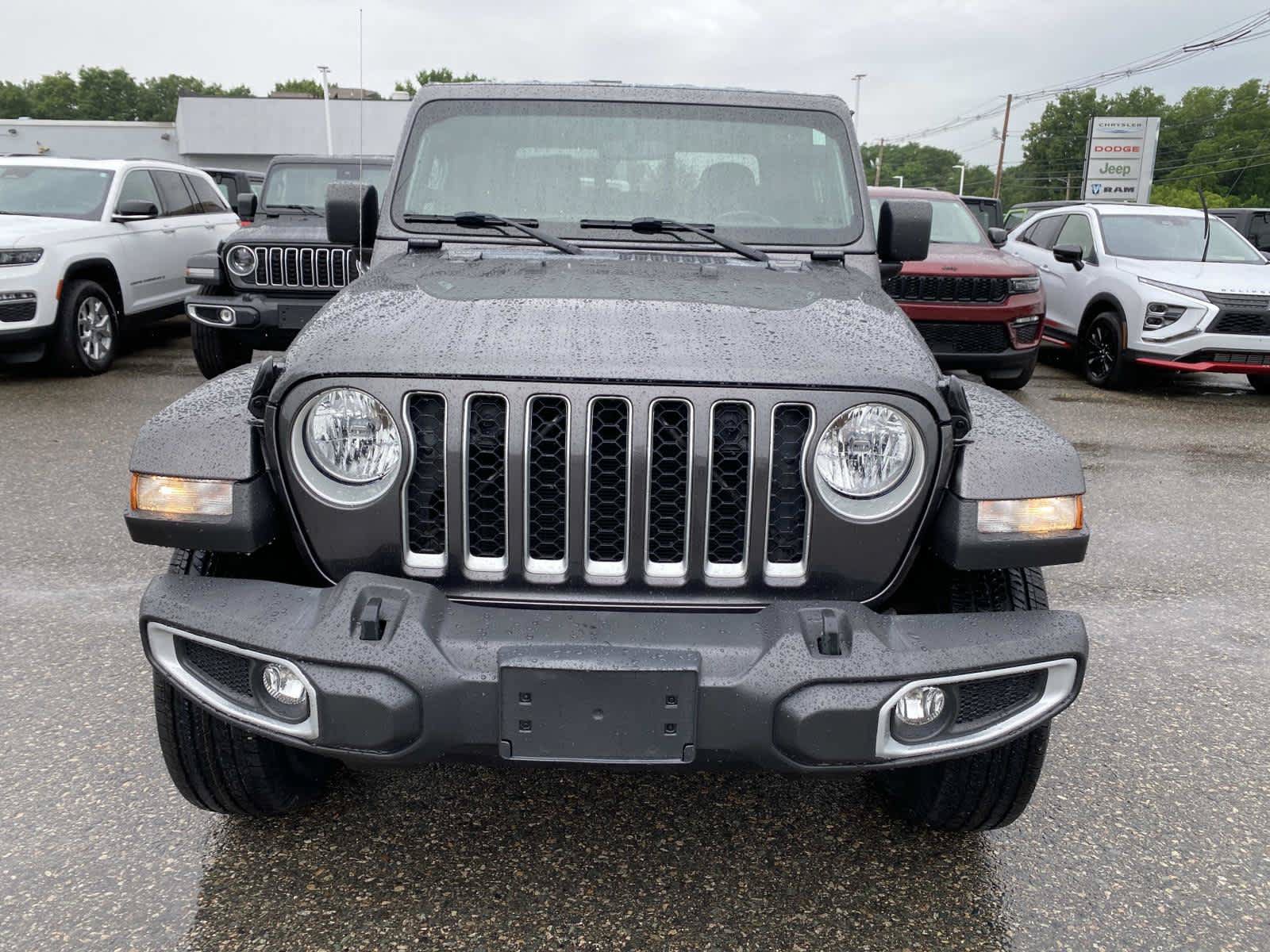 Used 2022 Jeep Gladiator Overland w/ Cold Weather Group AWD/4WD image 10