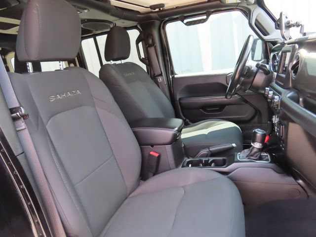 Used 2018 Jeep Wrangler Unlimited Sahara w/ Dual Top Group AWD/4WD image 25