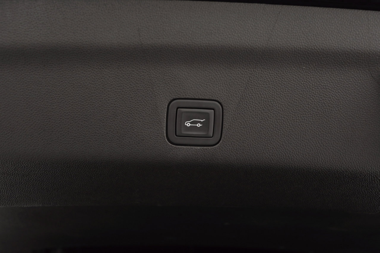 Used 2023 Chevrolet Suburban RST image 32