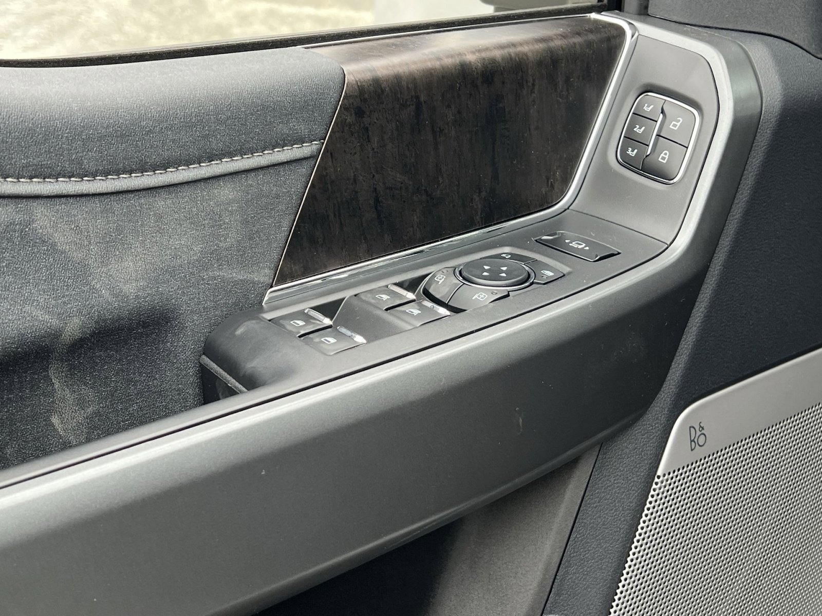 New 2026 Ford F350 Lariat w/ Black Appearance Package image 15