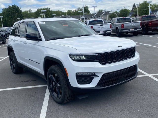 New 2025 Jeep Grand Cherokee Limited w/ Black Appearance Package image 2
