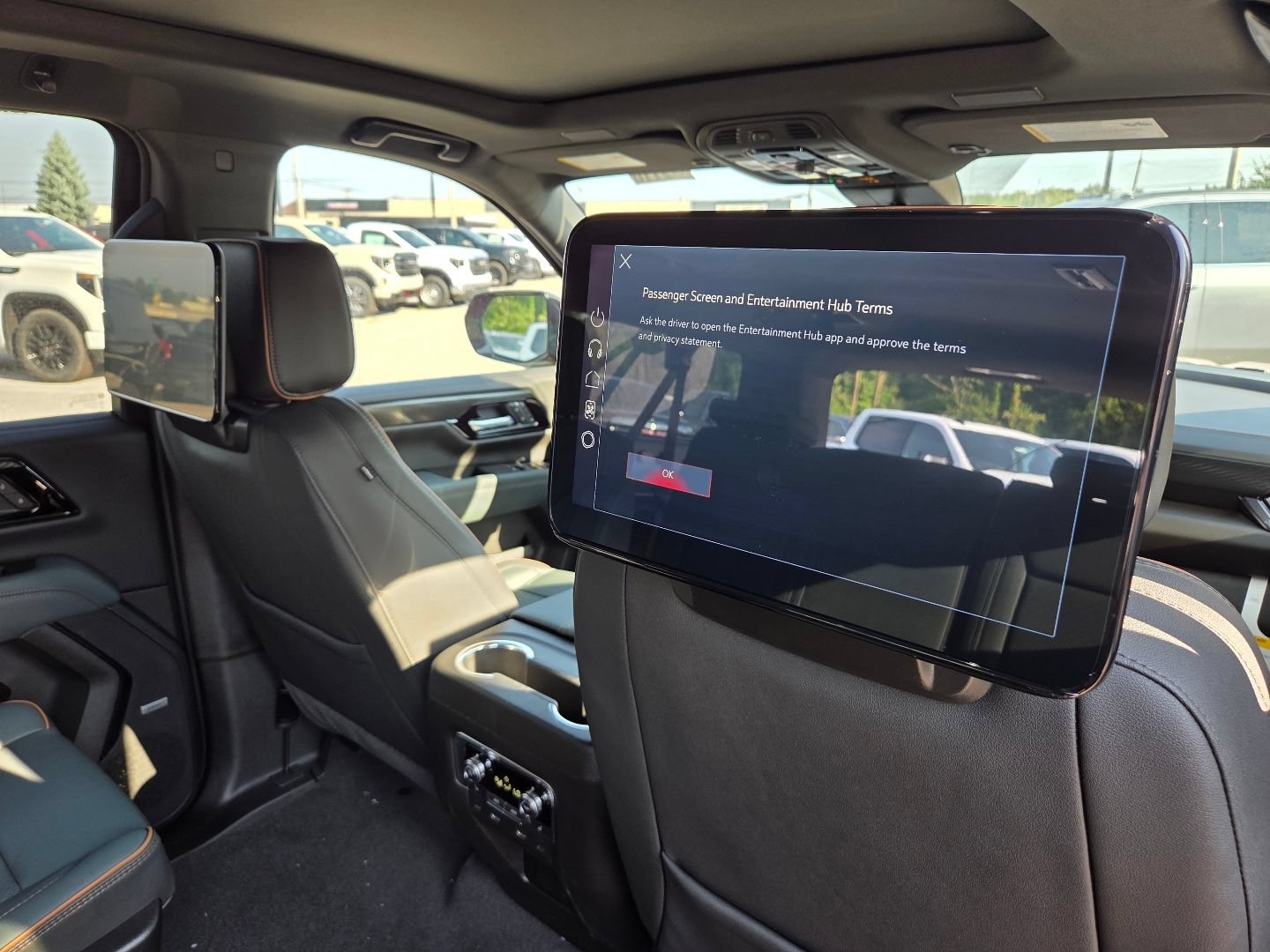 New 2026 GMC Yukon XL AT4 w/ AT4 Premium Plus Package AWD/4WD image 26