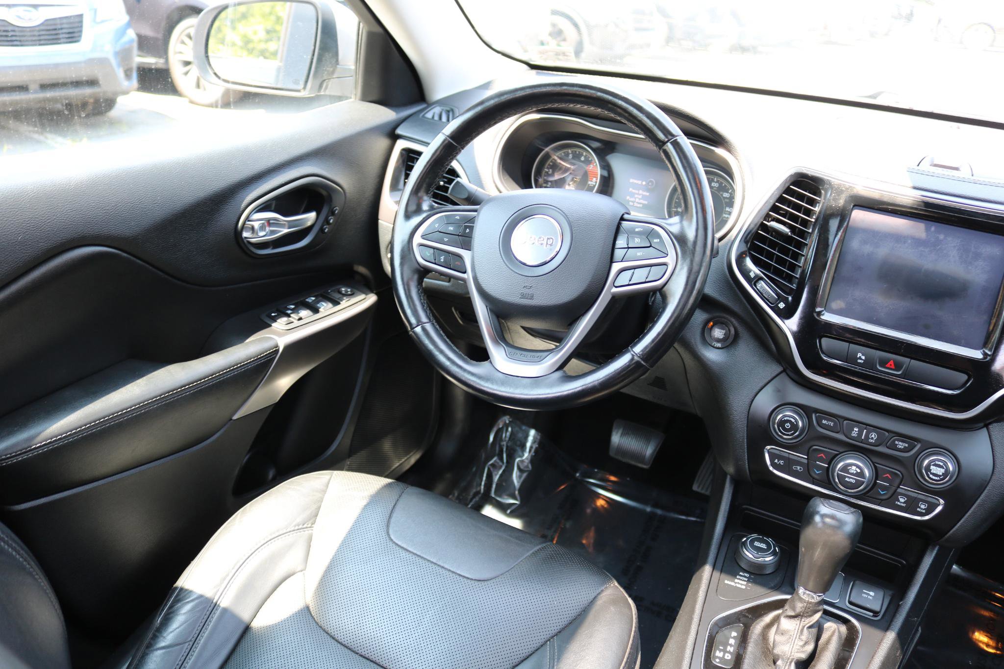 Used 2020 Jeep Cherokee Limited image 43