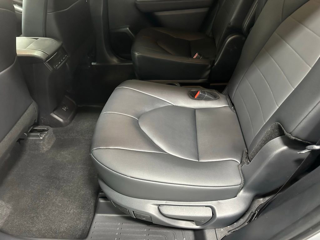 Used 2025 Toyota Highlander XLE AWD/4WD image 49