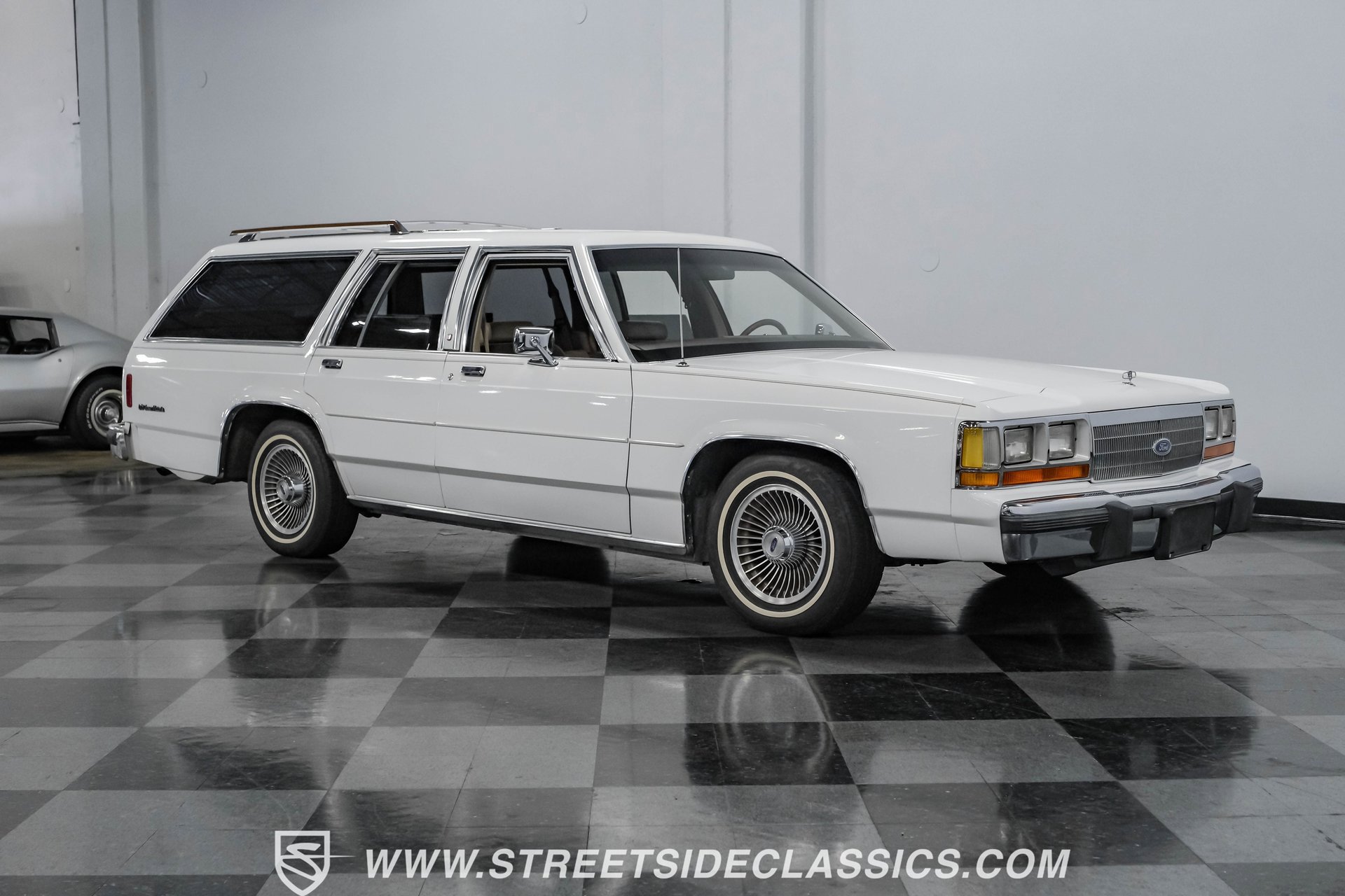 Used 1990 Ford LTD Crown Victoria RWD image 16