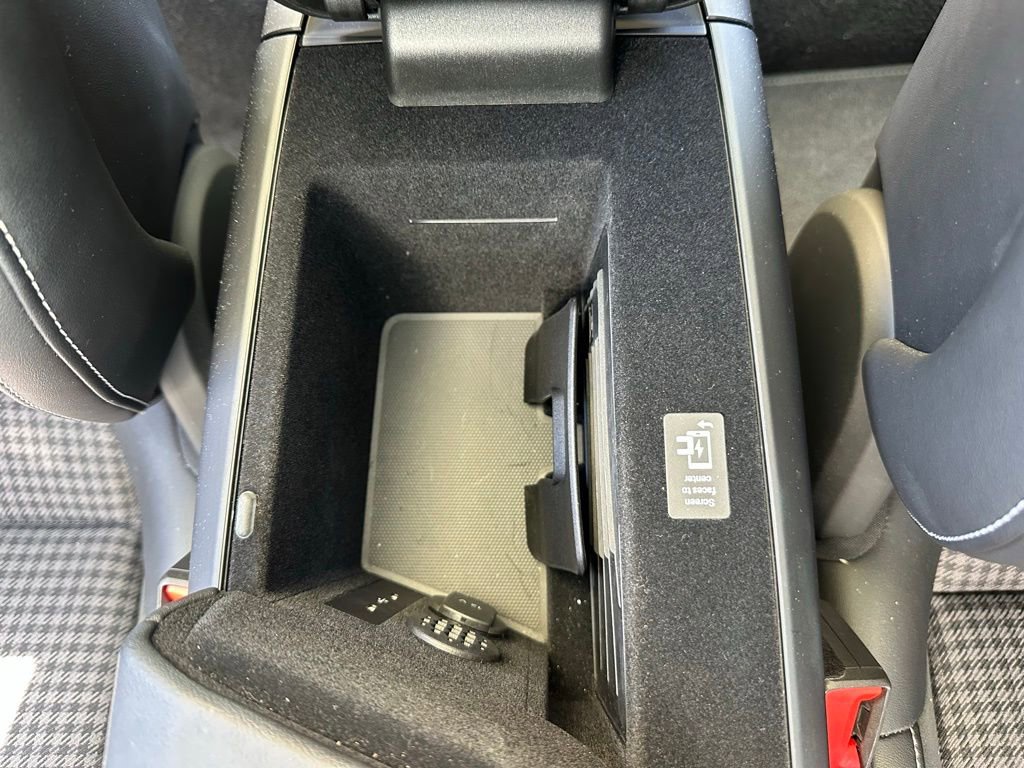 Certified 2025 Porsche Taycan 4S image 28