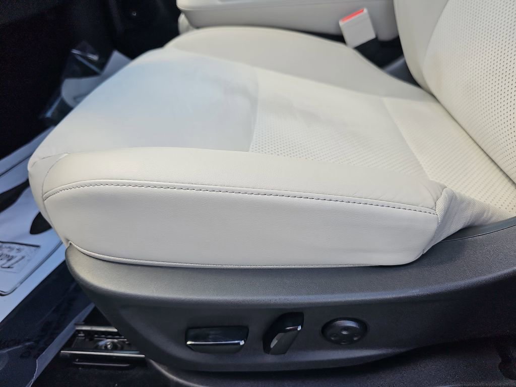 Used 2023 Nissan Ariya FWD image 32