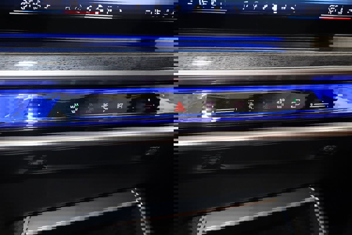 Used 2023 BMW 760i xDrive image 41