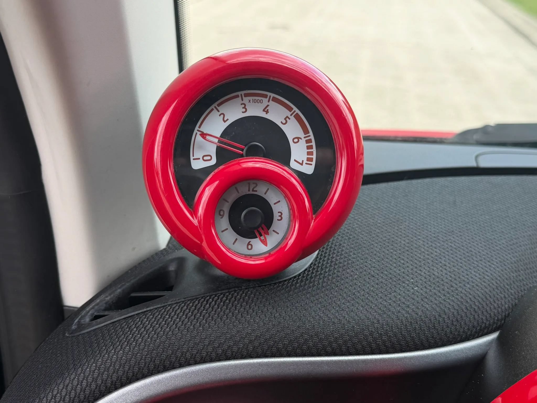Used 2017 smart fortwo passion RWD image 13