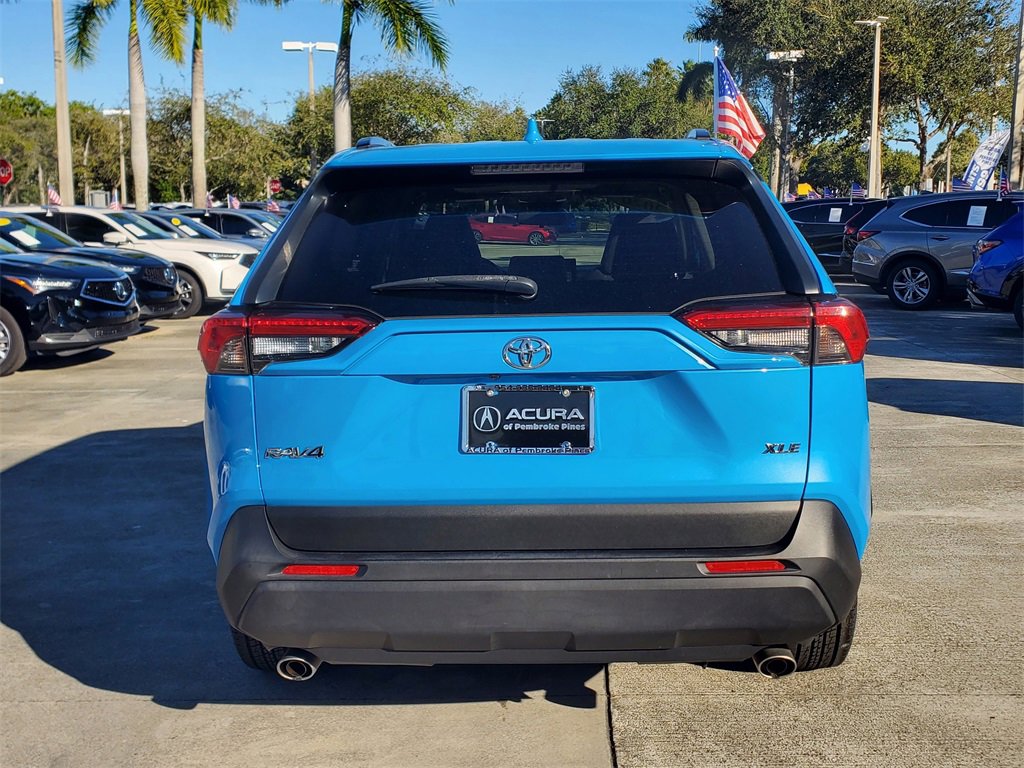 Used 2020 Toyota RAV4 XLE Premium image 5