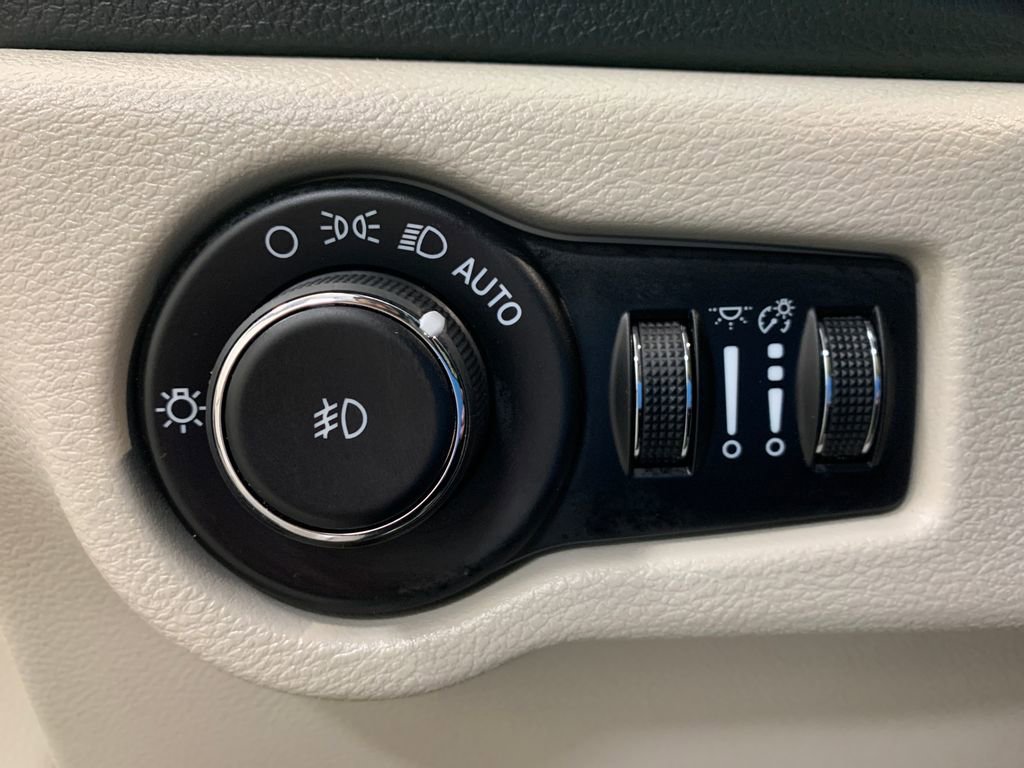 Used 2020 Chrysler Pacifica Limited image 13