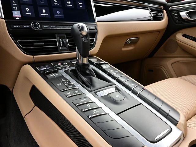 Certified 2020 Porsche Macan image 11