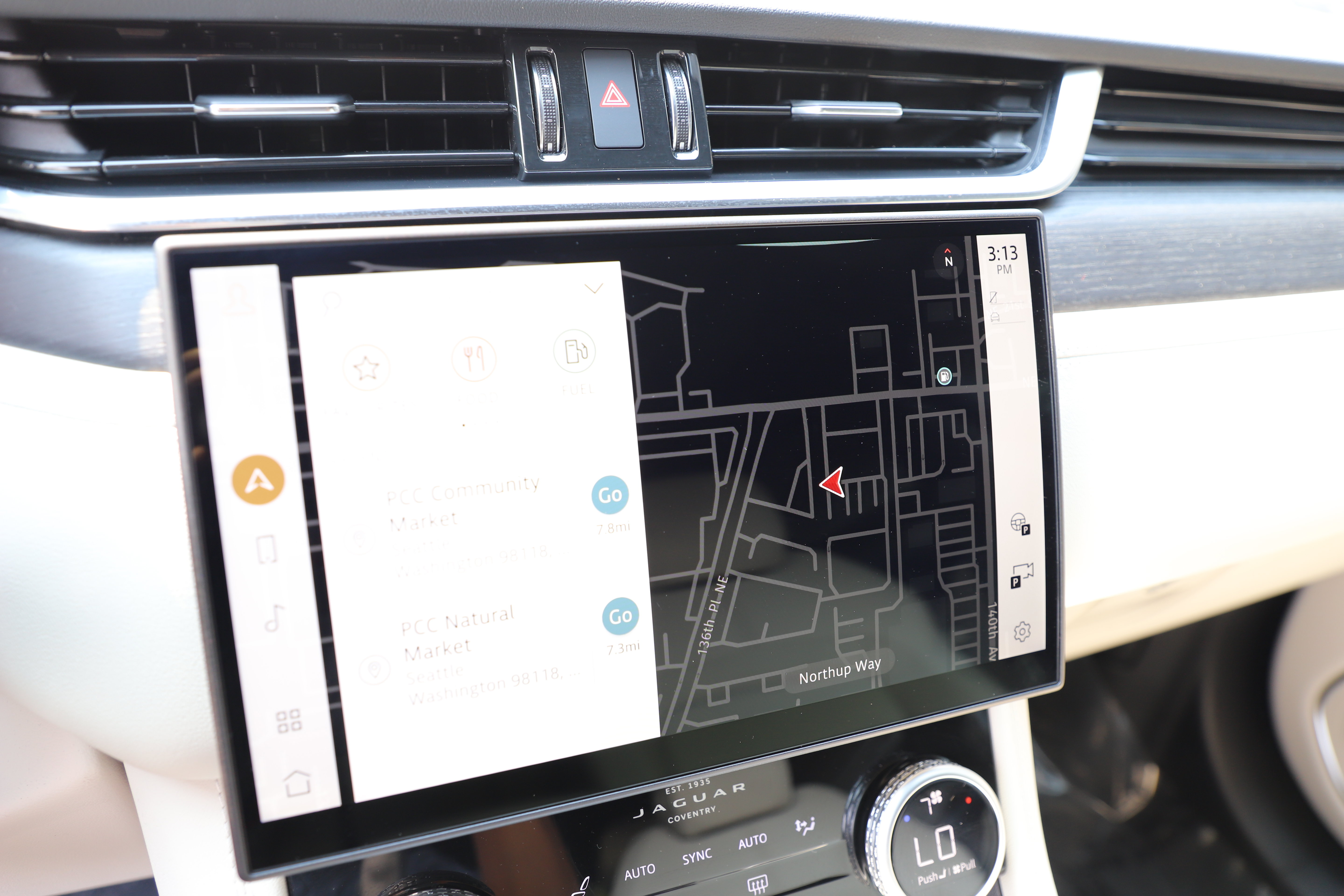 Certified 2026 Jaguar F-PACE R-Dynamic S AWD/4WD image 21