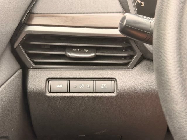 Used 2024 Nissan Altima 2.5 SV FWD image 24