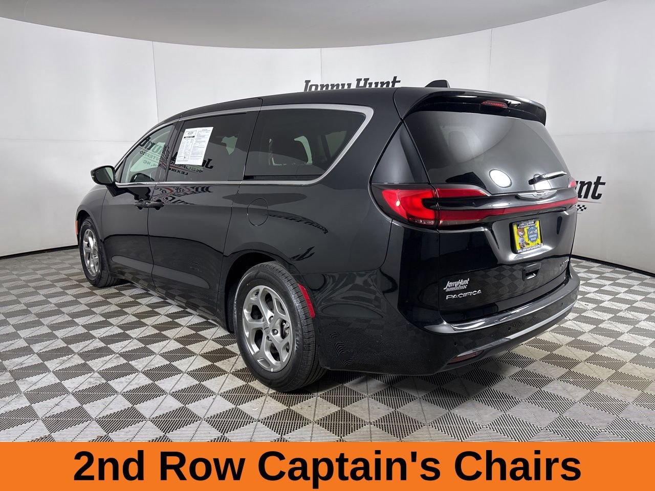 Used 2024 Chrysler Pacifica Limited image 7