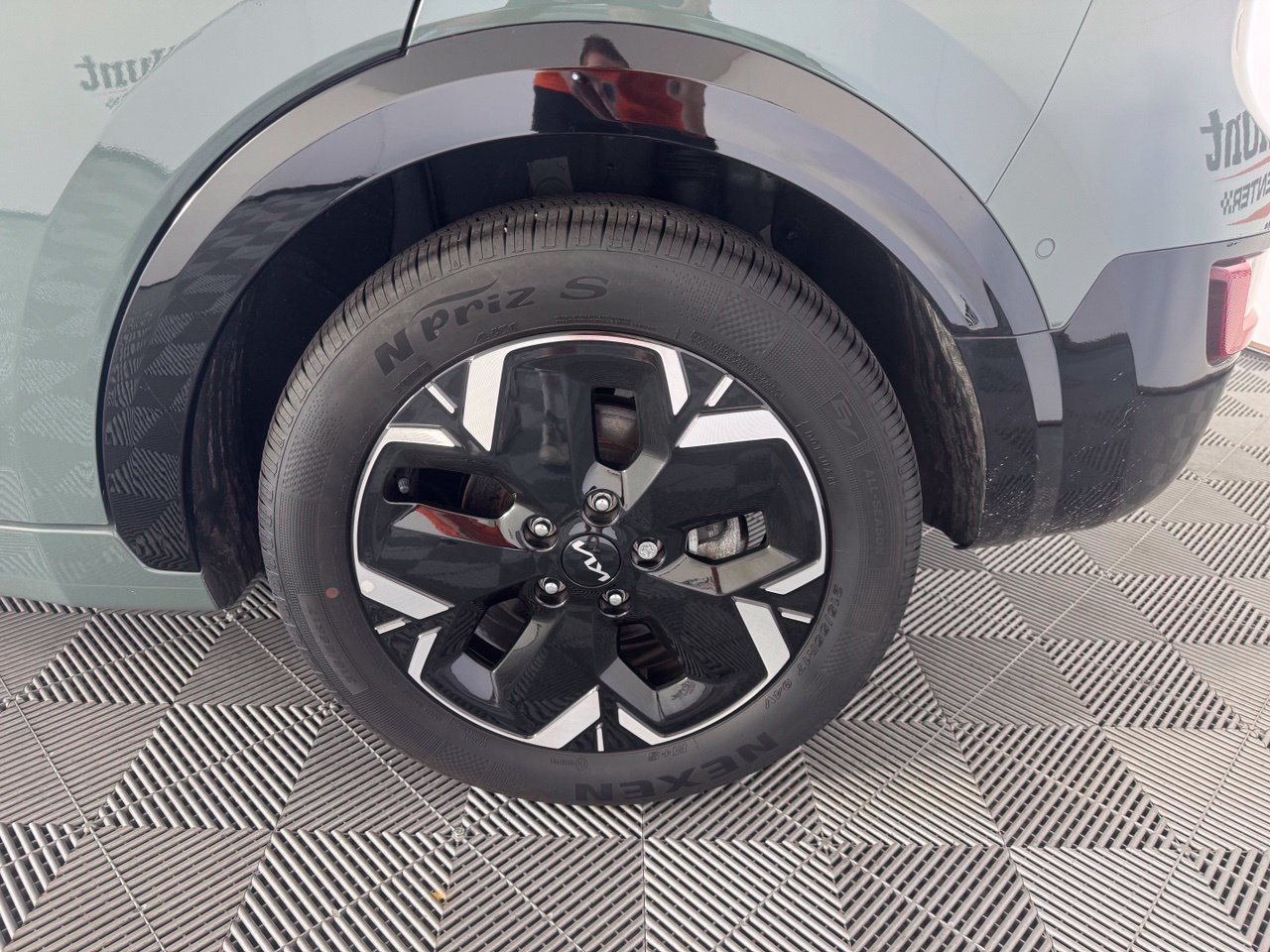 Used 2023 Kia Niro Wave w/ Wave Preserve Package FWD image 12
