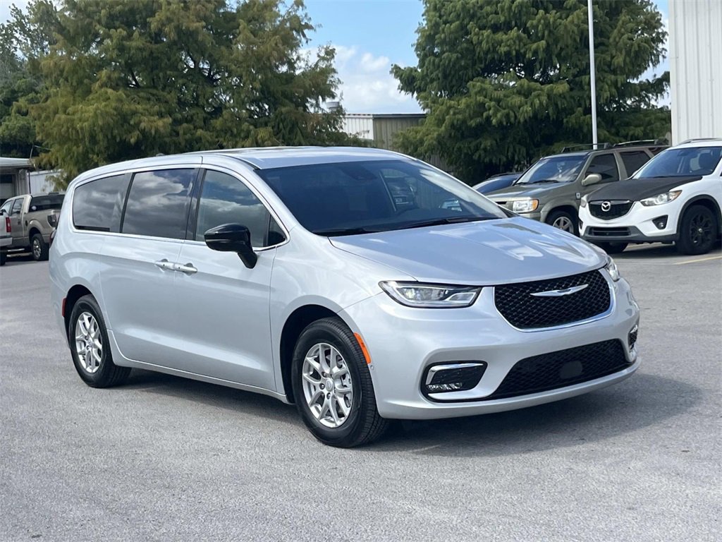 New 2026 Chrysler Pacifica Select image 7