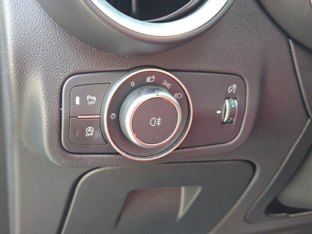 Used 2024 Alfa Romeo Stelvio Veloce image 25