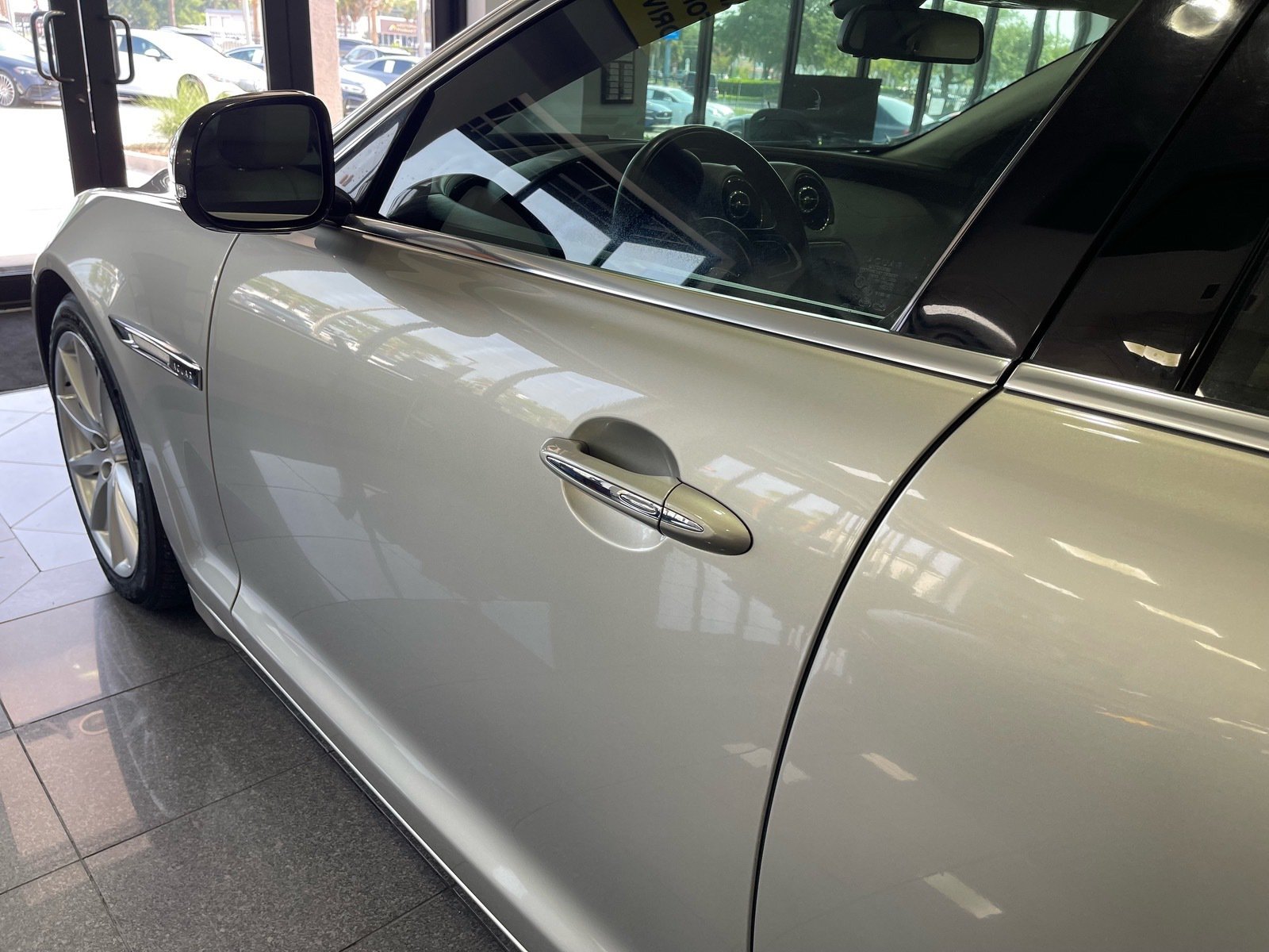 Used 2013 Jaguar XJ RWD image 13